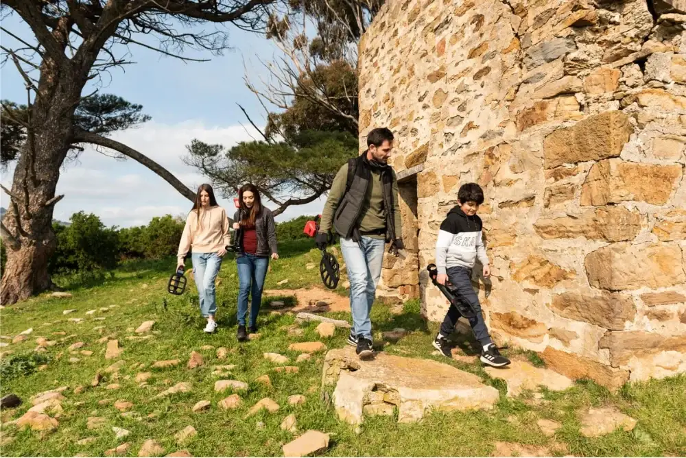 How to Find the Best Metal Detecting Locations Near You