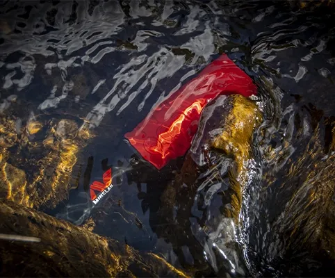 Waterproof up to 3 m (10 ft)